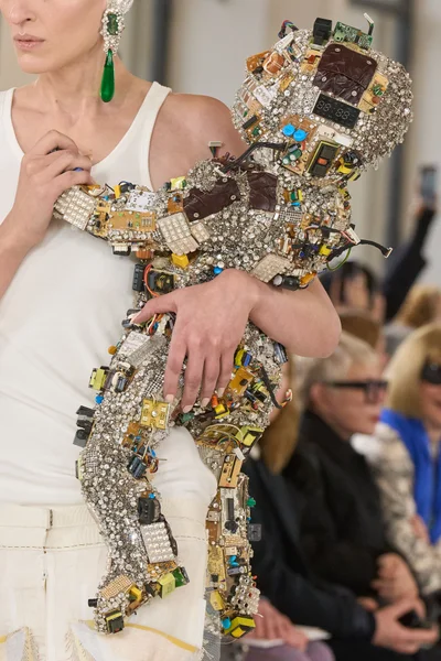 Look 18